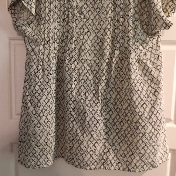 Ivory and navy blouse - Picture 4 of 5